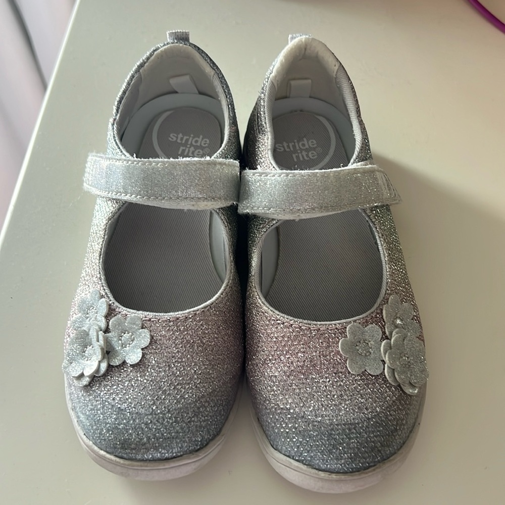 Like new super comfortable and stylish shoes.
